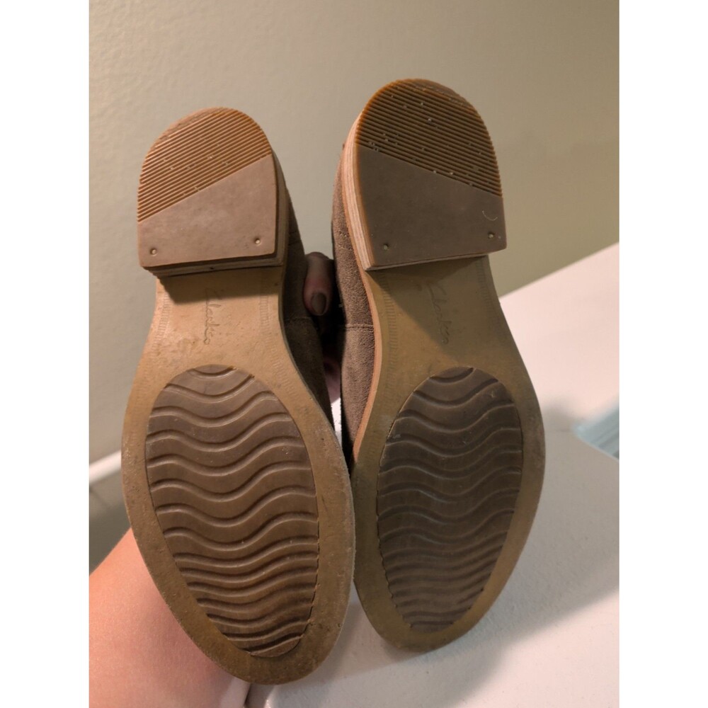 Clarks Collection Womens 6.5M Camzin Low Ankle Booties Brown suede Boots - Picture 6 of 7